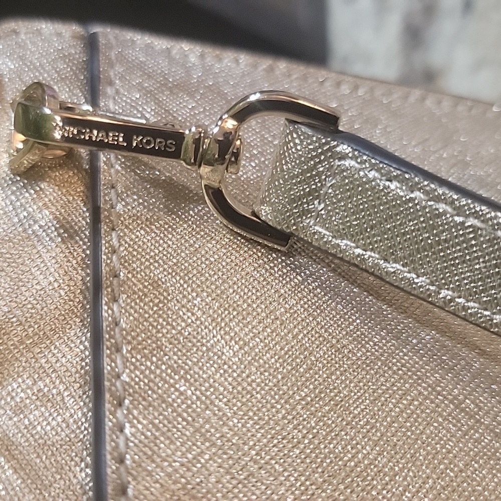Michael Kors NWOT Metallic Gold Crossbody - Picture 3 of 11
